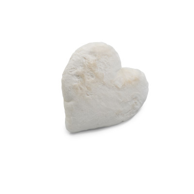 Läs mer om Fluffy heart ivory - kudde i konstmaterial